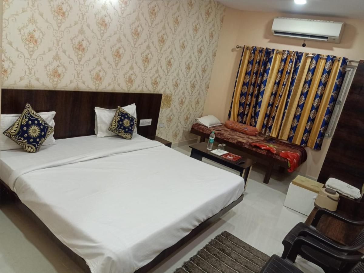 Hotel Laxmi Mahal Udajpur Zewnętrze zdjęcie